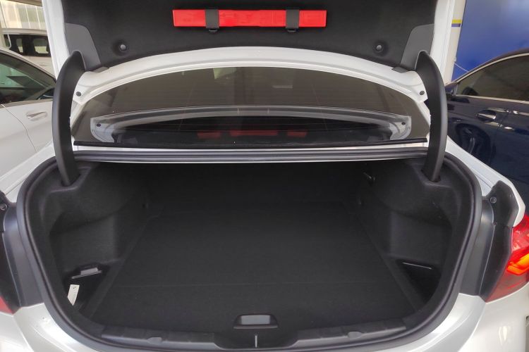 宝马1系 2021款 改款 120i M运动曜夜版机舱底盘23