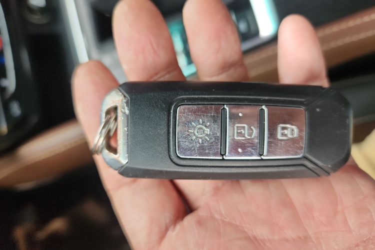 SWM斯威汽车 SWM斯威X7 2017款 1.5T 自动智享型 7座中控内饰11