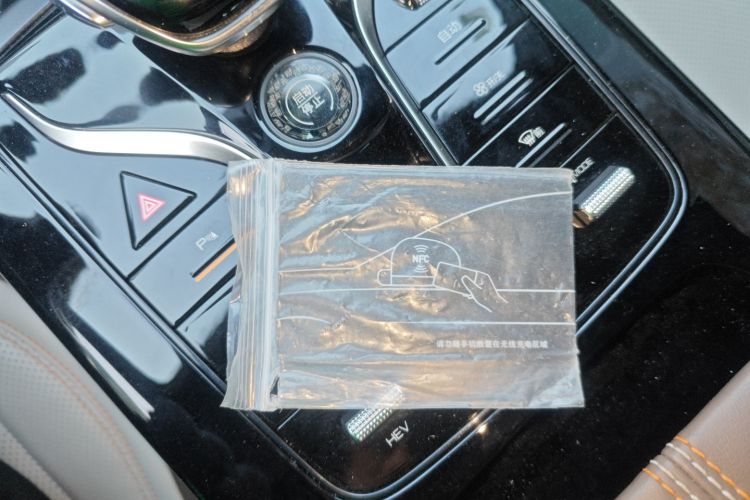 比亚迪 秦PLUS 2024款 荣耀版 DM-i 55KM领先型中控内饰7001