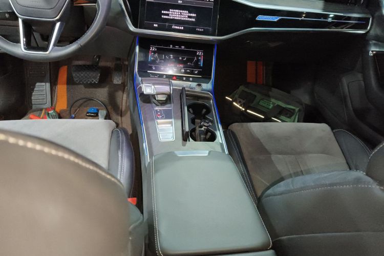 奥迪A6L 2023款 改款 45 TFSI quattro 臻选动感型局部细节18
