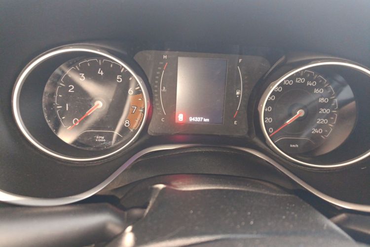 Jeep 指南者 2017款 200T 自动舒享版中控内饰15