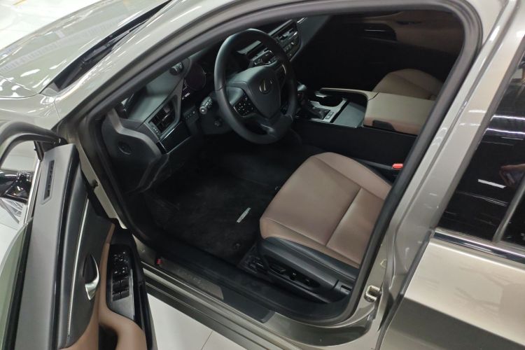 雷克萨斯ES 2023款 200 卓越版中控内饰20