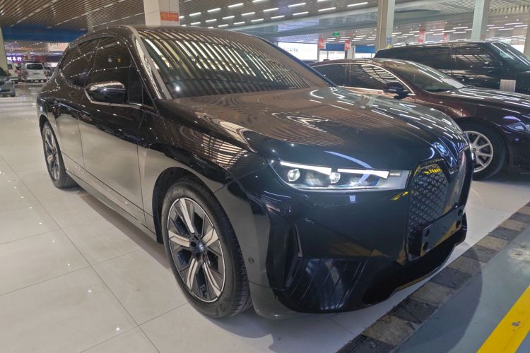 宝马iX 2023款 改款 xDrive40车身外观3