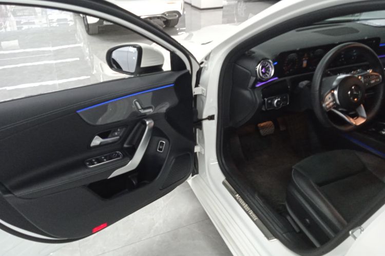 奔驰A级 2022款 改款三 A 200 L 运动轿车时尚型中控内饰20