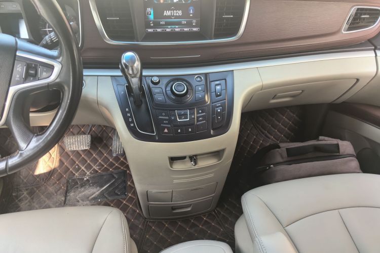 别克GL8 2017款 25S 舒适型 国V中控内饰18