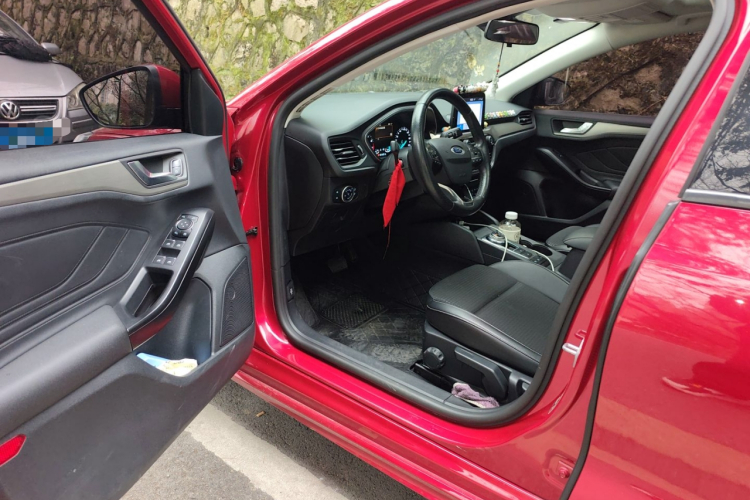 福特 福克斯 2020款 三厢 EcoBoost 180 自动锋潮型中控内饰20