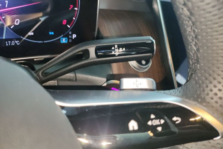 奔驰GLC 2025款 GLC 300 L 4MATIC 动感型 5座局部细节18