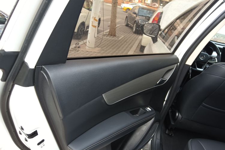 比亚迪 宋MAX 2021款 升级版 1.5T 自动豪华型 7座中控内饰7008