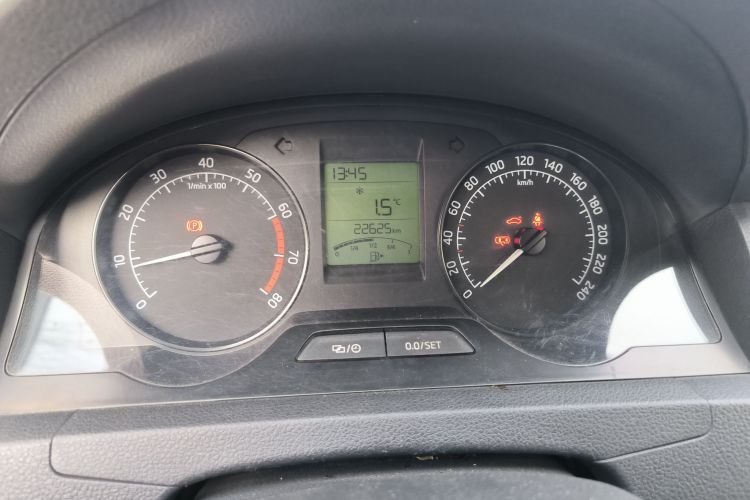 斯柯达 昕锐 2013款 1.6L 手动智选型中控内饰14