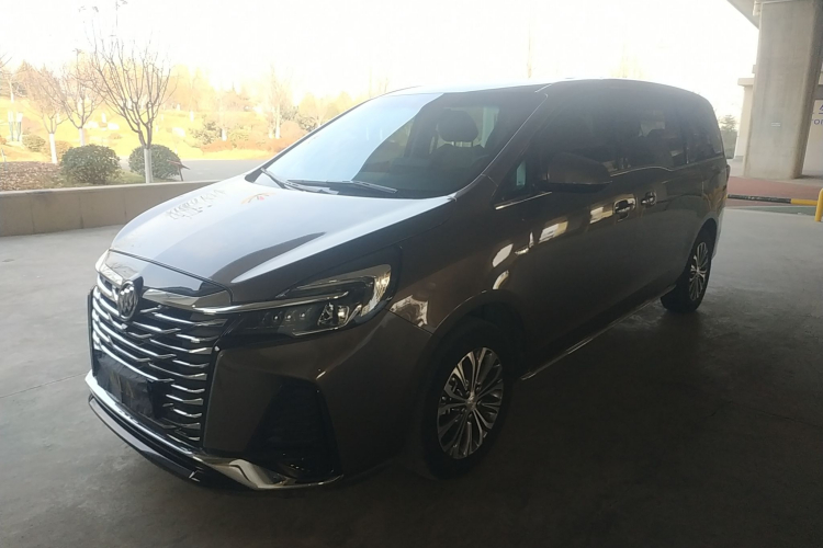 别克GL8 2023款 陆上公务舱 舒适型车身外观4