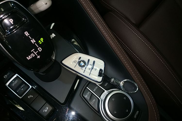 宝马X1 2020款 xDrive25Li 尊享型中控内饰11