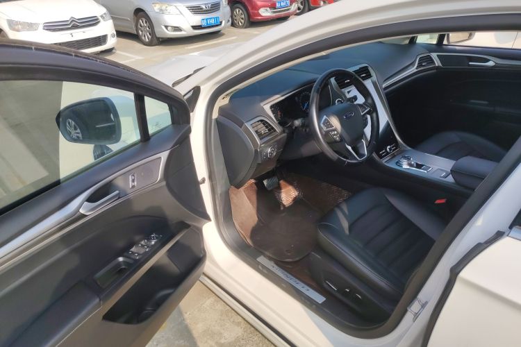 福特 蒙迪欧 2020款 EcoBoost 200 时尚型中控内饰7003