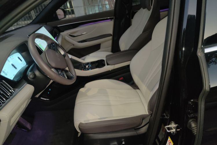 比亚迪 宋PLUS新能源 2025款 EV 智驾版 605km 旗舰型局部细节19