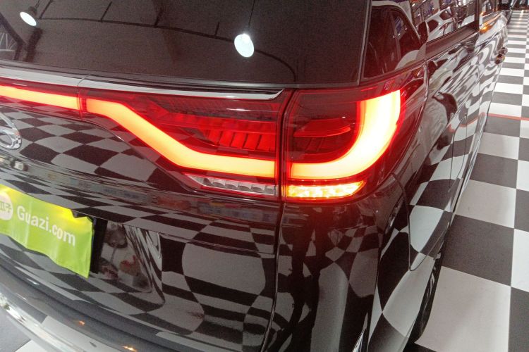 广汽传祺 传祺M8 2023款 领秀系列 390T 尊享版车身外观9