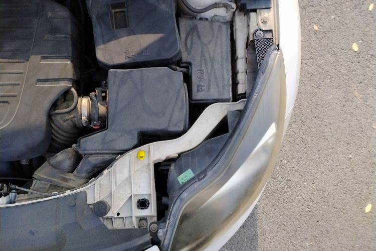 福特 福克斯 2012款 两厢 2.0L 手动豪华运动型局部细节9007