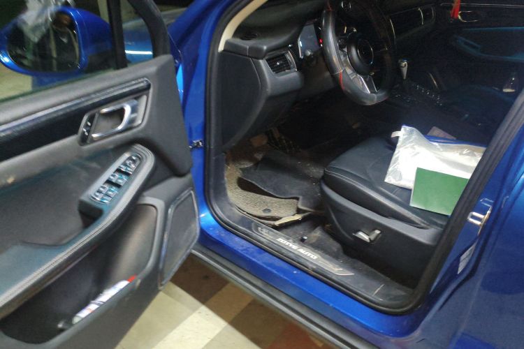 众泰SR9 2017款 2.0T 自动极致之梦版中控内饰20