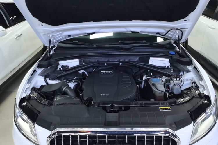 奥迪Q5 2016款 40 TFSI 进取型机舱底盘24