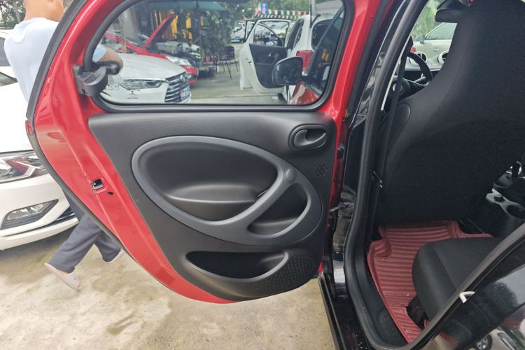 smart forfour 2018款 1.0L 52千瓦灵动版中控内饰7008