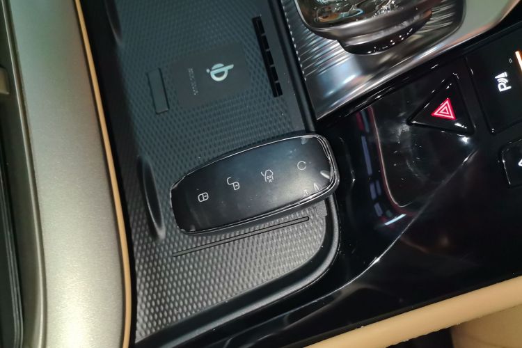 腾势D9 2024款 EV 620 尊享型中控内饰7001