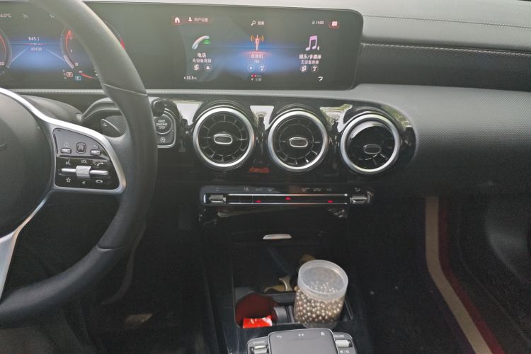 奔驰A级 2021款 A 200 L 运动轿车动感型中控内饰16