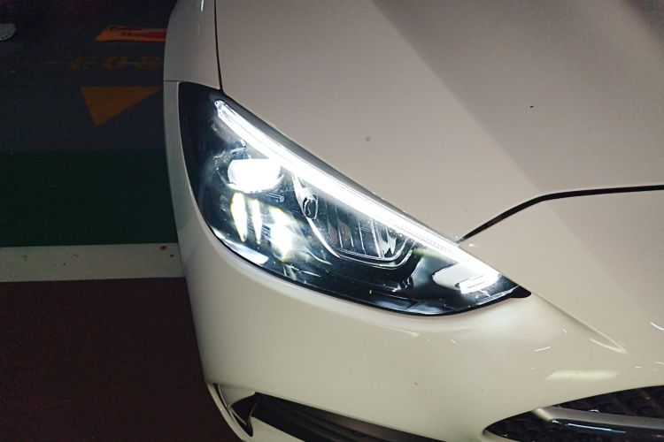 奔驰C级 2023款 改款二 C 260 L 运动版车身外观8