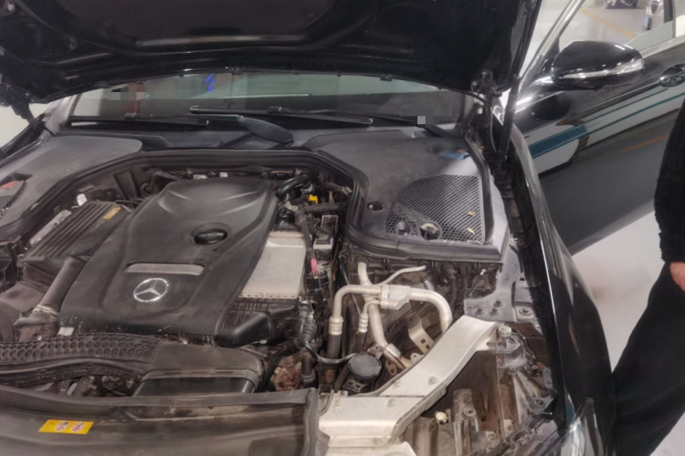 奔驰E级 2017款 改款 E 300 运动型局部细节9007