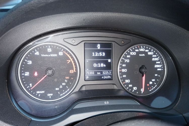 奥迪A3 2015款 Limousine 35 TFSI 百万纪念舒享型中控内饰14