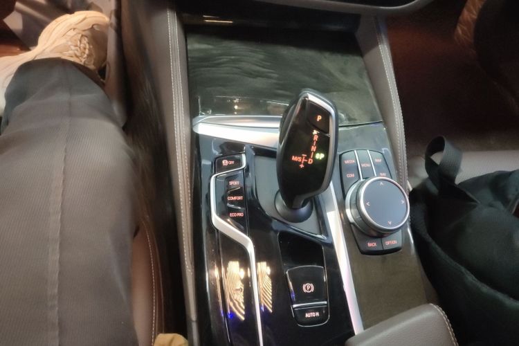 宝马5系 2021款 525Li 豪华套装中控内饰18