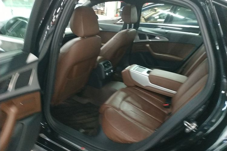 奥迪A6L 2018款 30周年年型 45 TFSI quattro 运动型中控内饰21