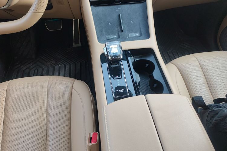 鸿蒙智行 问界M7 2024款 1.5T 智驾四驱Max版 6座中控内饰18