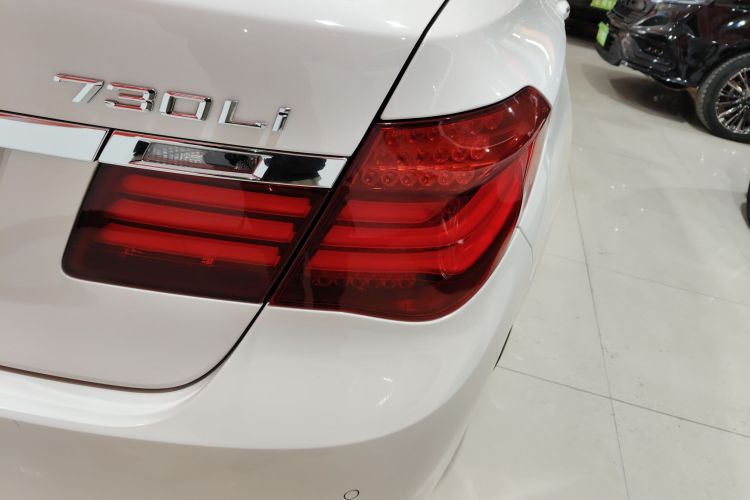 宝马7系 2014款 730Li 臻享型车身外观9