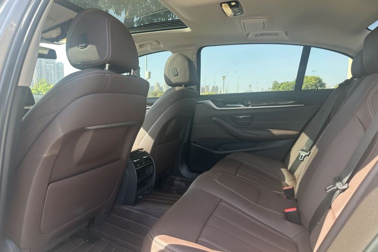 宝马5系 2019款 525Li 豪华套装中控内饰21