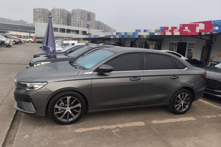 吉利汽车 帝豪 2023款 第4代冠军版 1.5L CVT旗舰型车身外观4