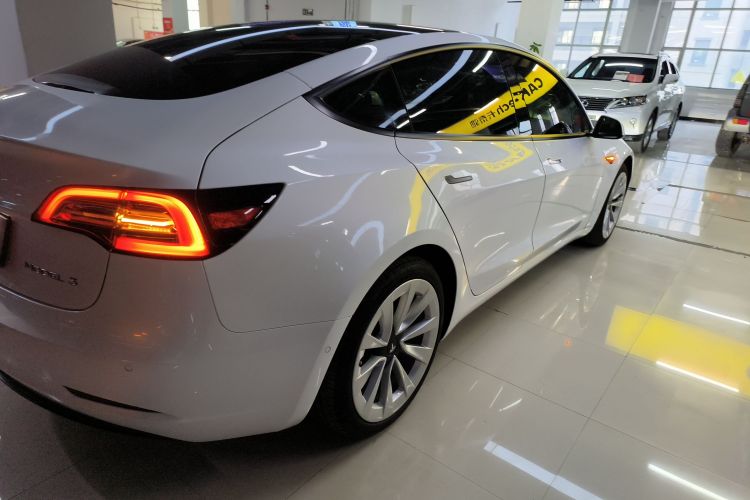 特斯拉 Model 3 2021款 标准续航后驱升级版车身外观7