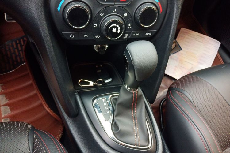 菲亚特 致悦 2014款 1.4T 自动运动版中控内饰18