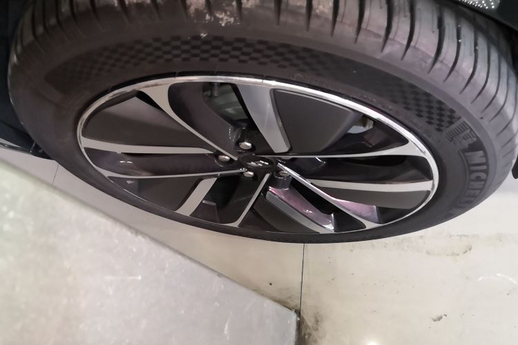 理想汽车 理想L9 2024款 Ultra车身外观6008