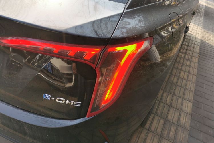 红旗E-QM5 2023款 改款 基础出行版车身外观6006