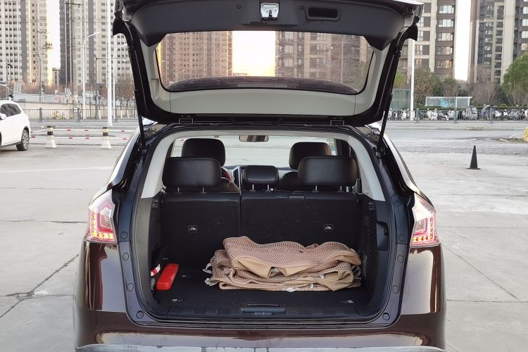 纳智捷 优6 SUV 2015款 1.8T 时尚升级型机舱底盘23