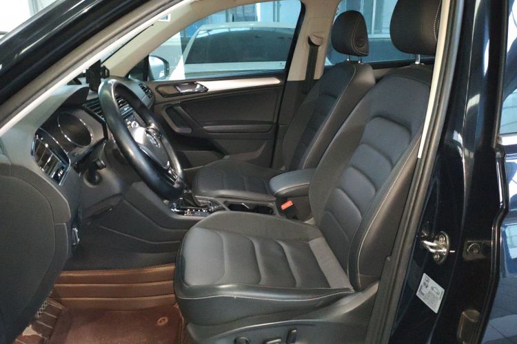 大众 途观L 2018款 330TSI 自动两驱舒适版中控内饰19