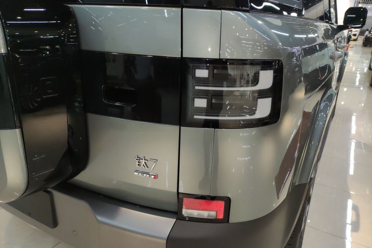 方程豹 钛7 2025款 190KM四驱Ultra版车身外观6006