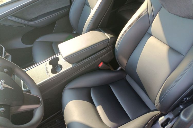 特斯拉 Model Y 2024款 后轮驱动版中控内饰19