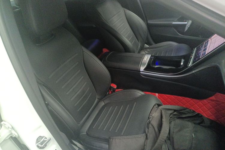 奔驰C级 2023款 C 200 L 运动版局部细节41