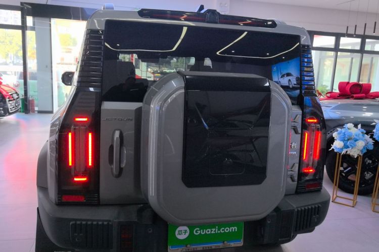 捷途旅行者 2023款 2.0T 四驱穿越PRO+车身外观6