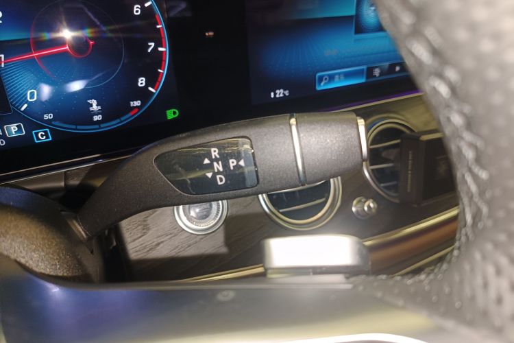 奔驰E级 2023款 改款 E 300 L 运动豪华型中控内饰18