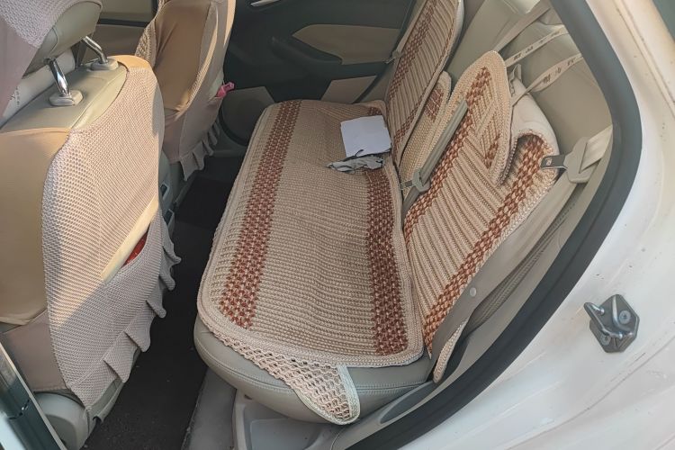 福特 福克斯 2015款 三厢 1.6L 手动舒适型中控内饰21