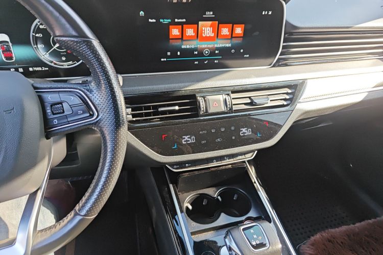 红旗HS5 2019款 2.0T 智联旗享版中控内饰16