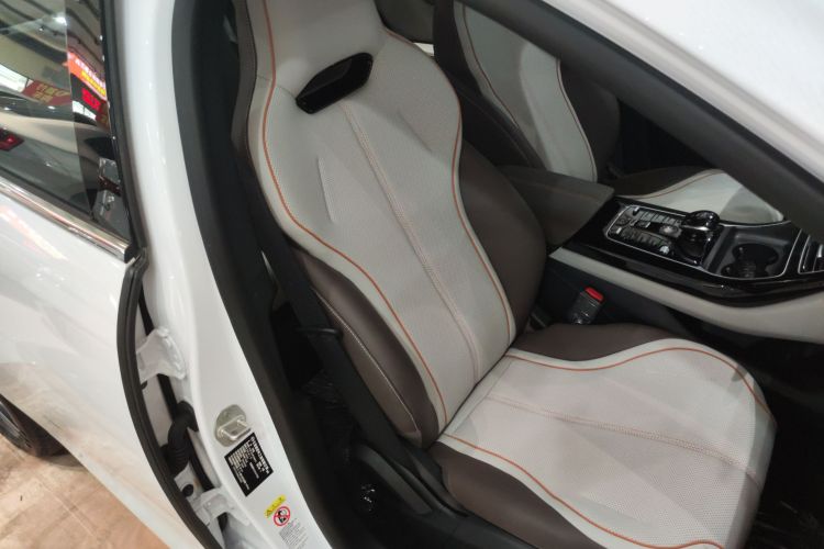 比亚迪 秦PLUS 2024款 荣耀版 DM-i 120KM领先型中控内饰41