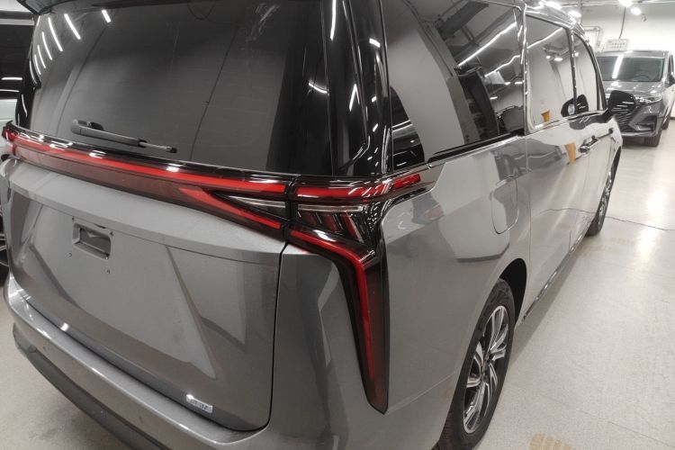 上汽大通MAXUS 大家9 2024款 超混 超长续航森林版 七座车身外观9