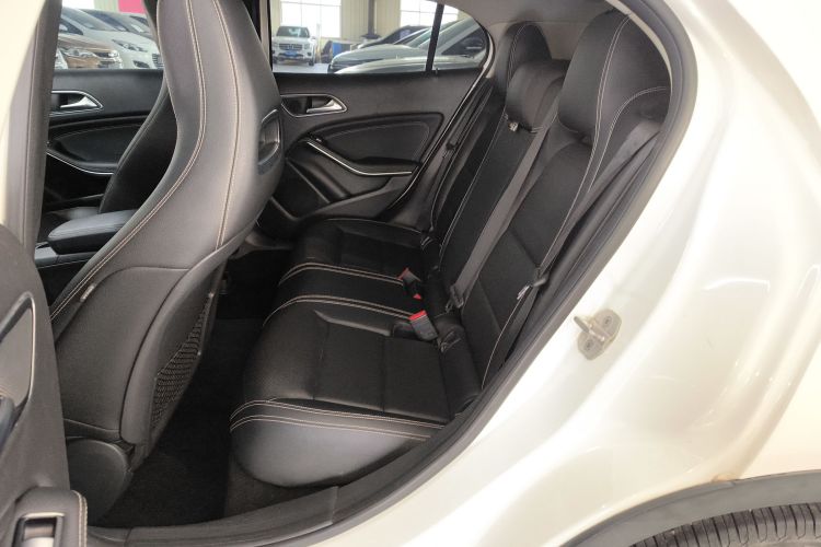 奔驰GLA 2016款 GLA 200 时尚型中控内饰21