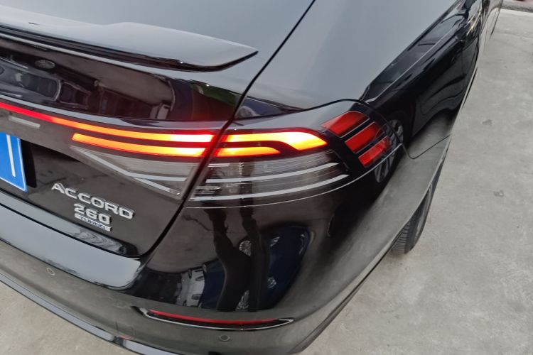 本田 雅阁 2025款 运动系列 260TURBO 尊贵版车身外观9